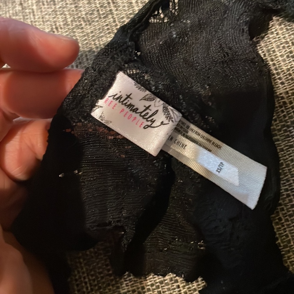 Lacey black bralette - Picture 2 of 5